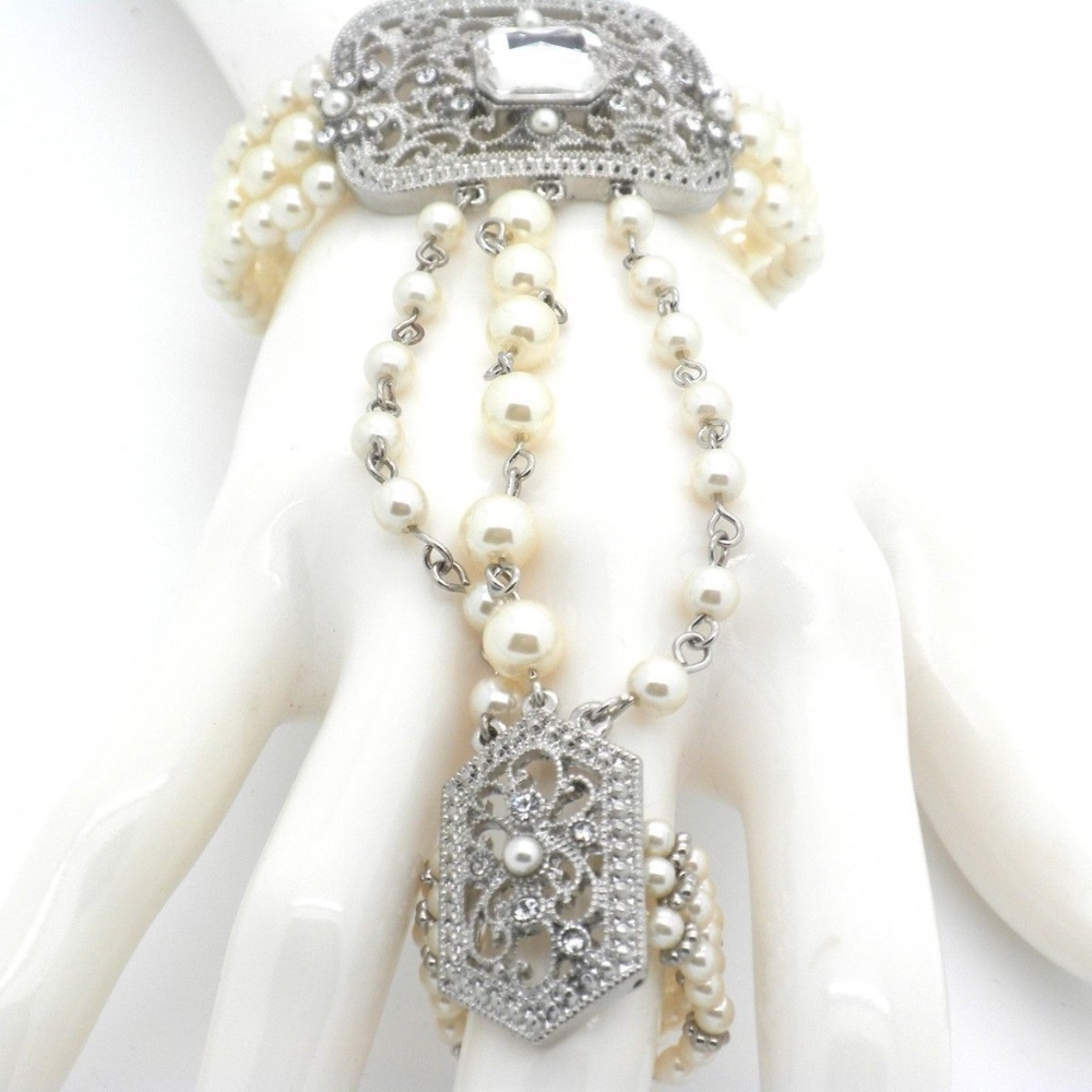 Pretty Pearl Slave Bracelet